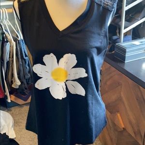Flower sleeveless top